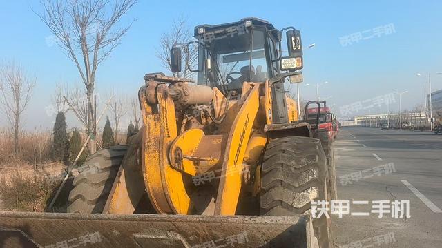 駕駛室工作臺(tái)（整機(jī)外觀及大件）