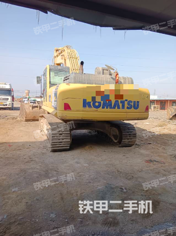 駕駛室頂部(整機(jī)外觀) 駕駛室頂部(整機(jī)外觀)