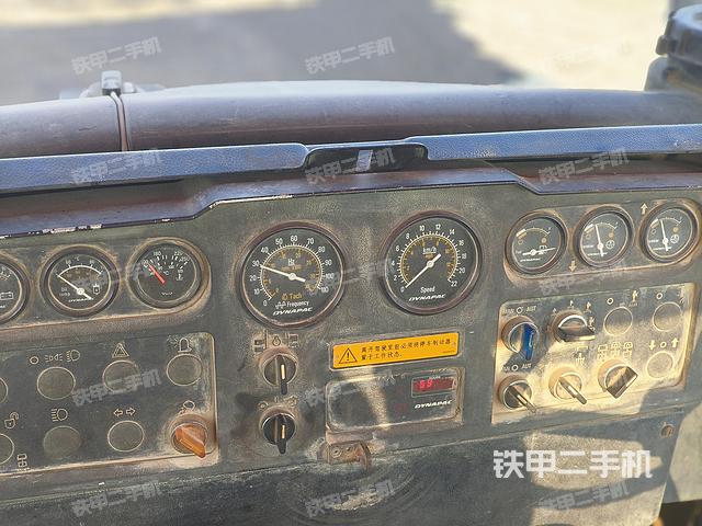 駕駛室操作臺(tái)（設(shè)備外觀及核心部件）