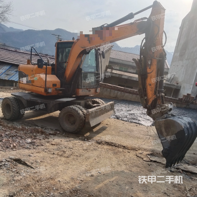 驾驶室顶部（整机外观）