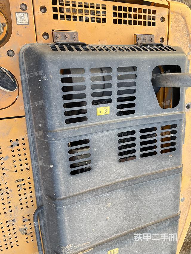 驾驶室顶部（整机外观）