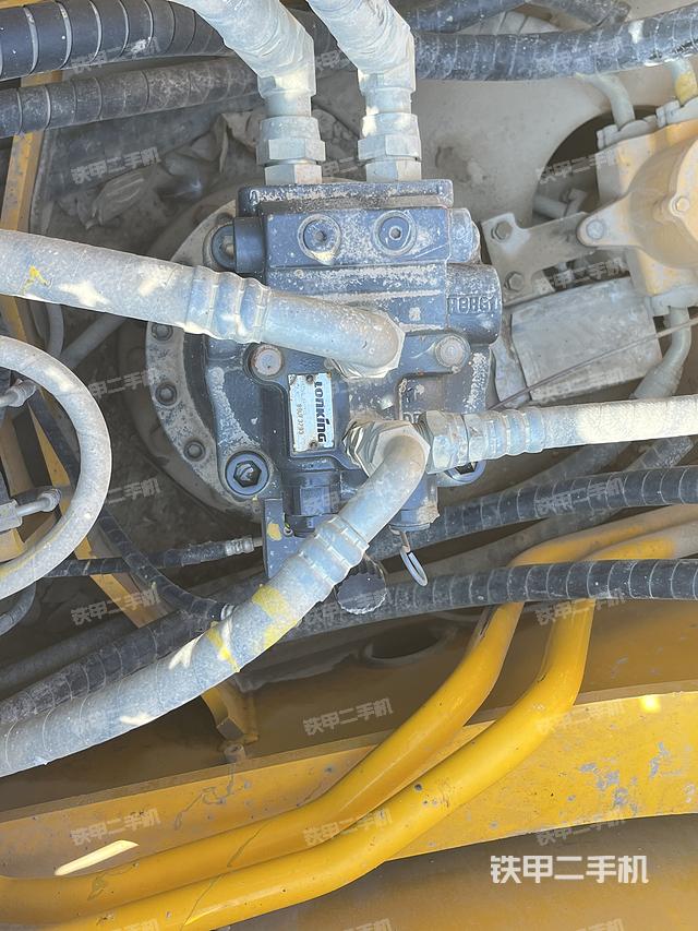 回转马达和主控阀（整机外观）