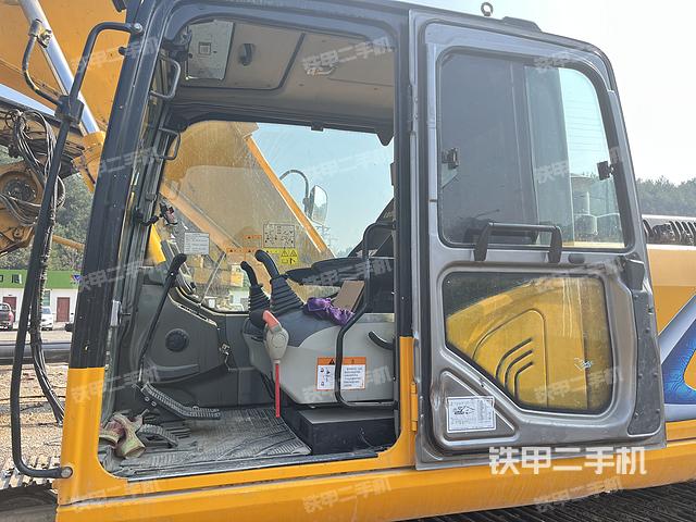 驾驶室整体（整机外观）