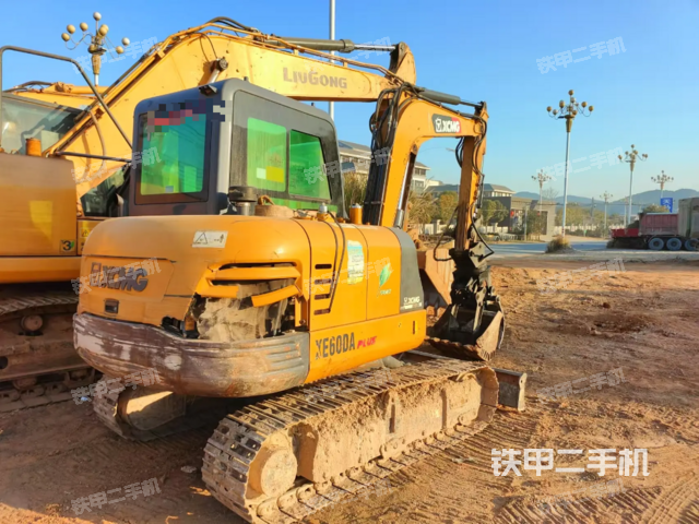 整機(jī)右后45°(整機(jī)外觀) 整機(jī)右后45°(整機(jī)外觀)