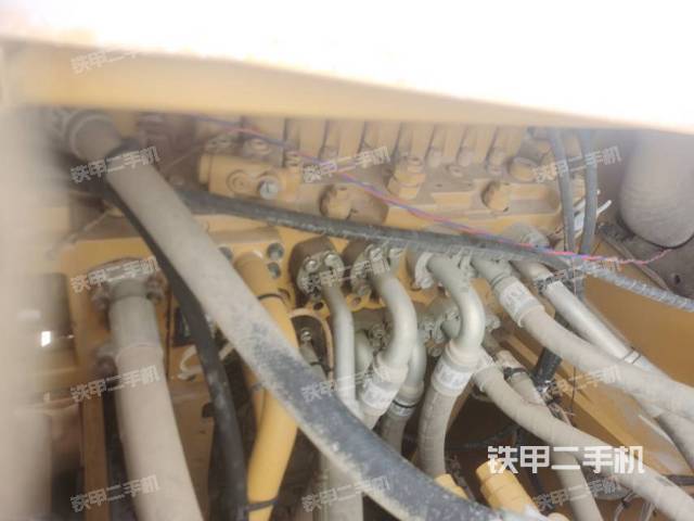 回转马达和主控阀（整机外观）