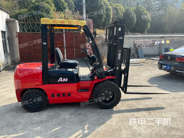 杭叉3.0吨X系列叉车的设备实拍-第3张实拍照片