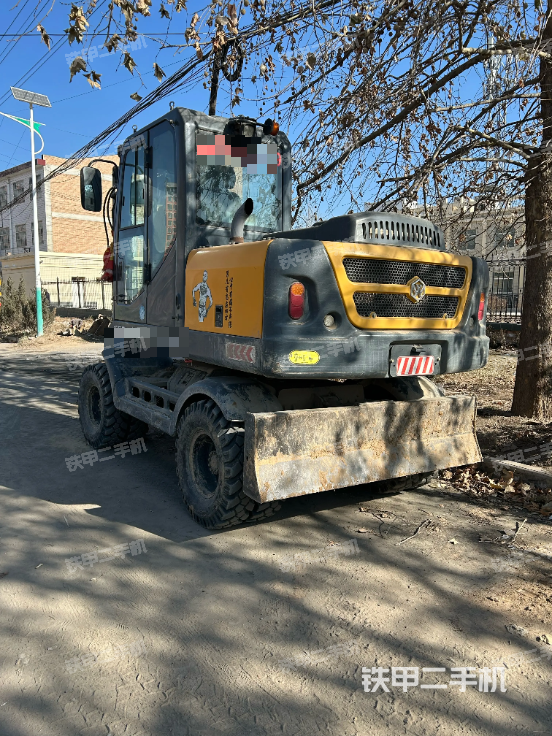 驾驶室顶部（整机外观）