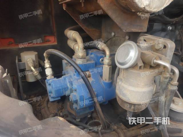 液壓泵艙室正面整體(整機(jī)外觀) 液壓泵艙室正面整體(整機(jī)外觀)