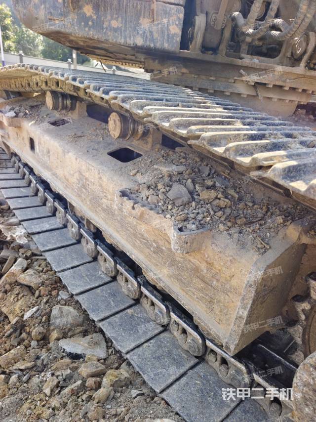 單側(cè)履帶整體（整機(jī)外觀）