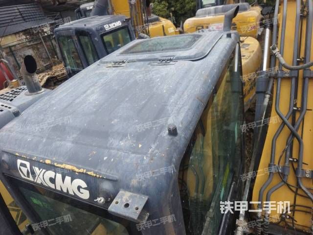 駕駛室頂部(整機(jī)外觀) 駕駛室頂部(整機(jī)外觀)