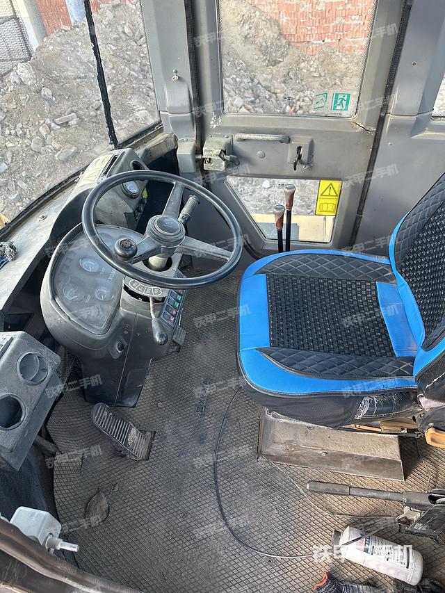 駕駛室工作臺（整機外觀及大件）