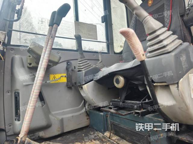 駕駛室整體（整機(jī)外觀）