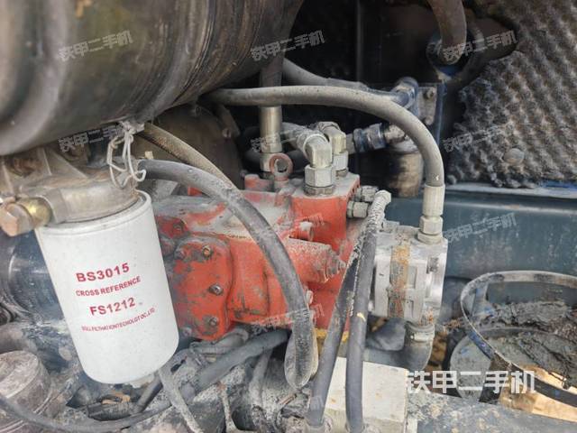 液壓泵艙室正面整體（整機(jī)外觀）