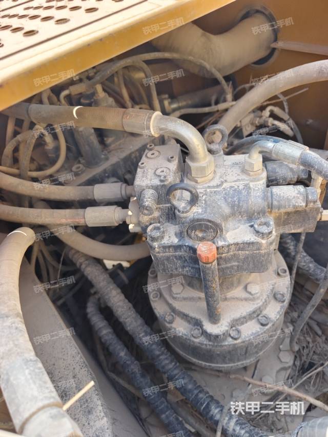 回轉(zhuǎn)馬達(dá)和主控閥（整機(jī)外觀）