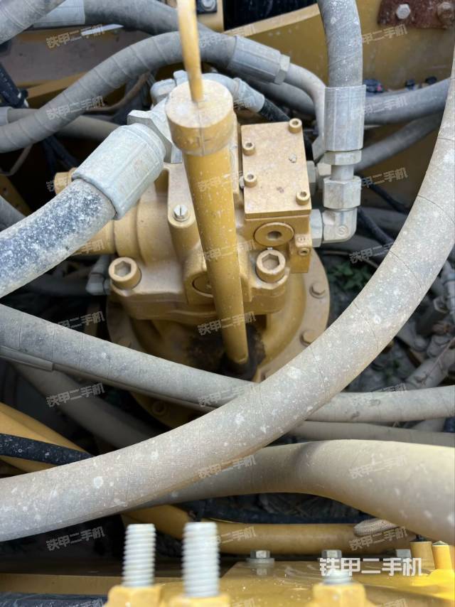 回转马达和主控阀（整机外观）