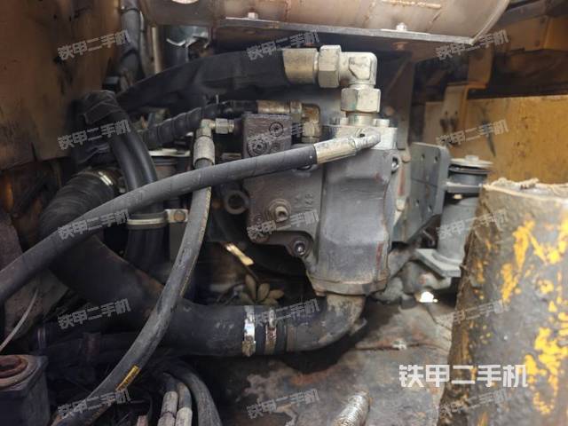 液壓泵艙室正面整體(整機(jī)外觀) 液壓泵艙室正面整體(整機(jī)外觀)
