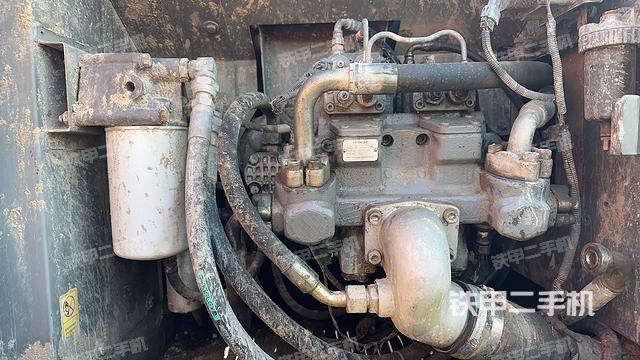 液壓泵艙室正面整體(整機(jī)外觀) 液壓泵艙室正面整體(整機(jī)外觀)