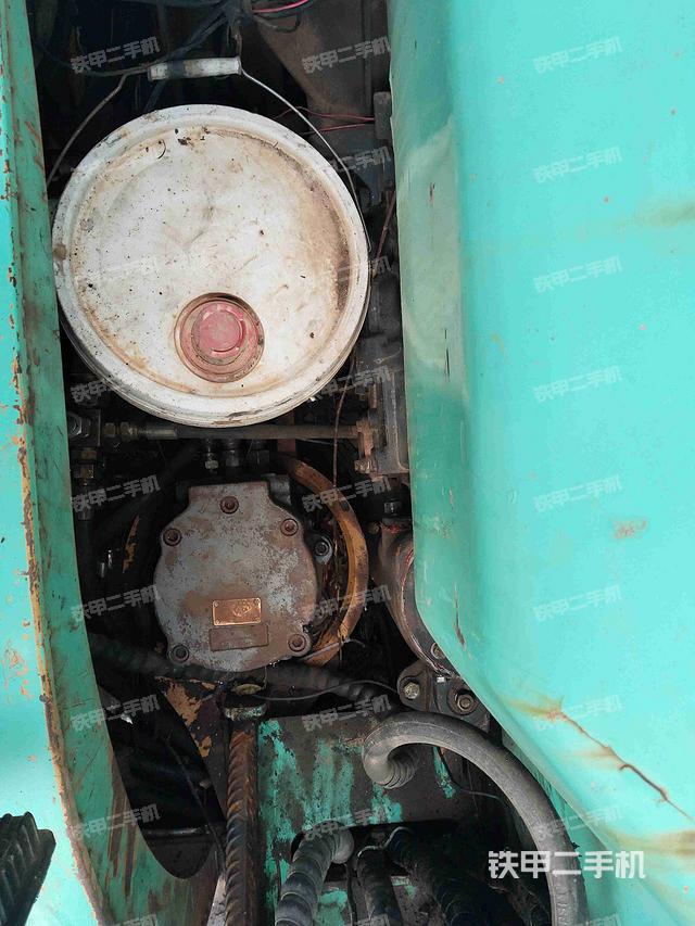 回转马达和主控阀（整机外观）