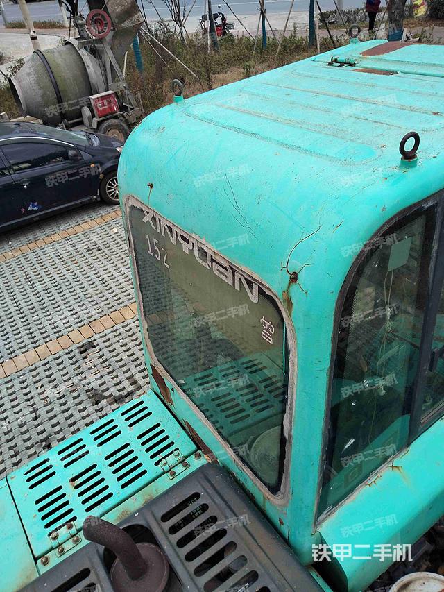 驾驶室顶部（整机外观）