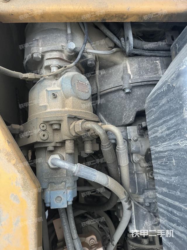 液壓泵艙室正面整體（整機(jī)外觀）