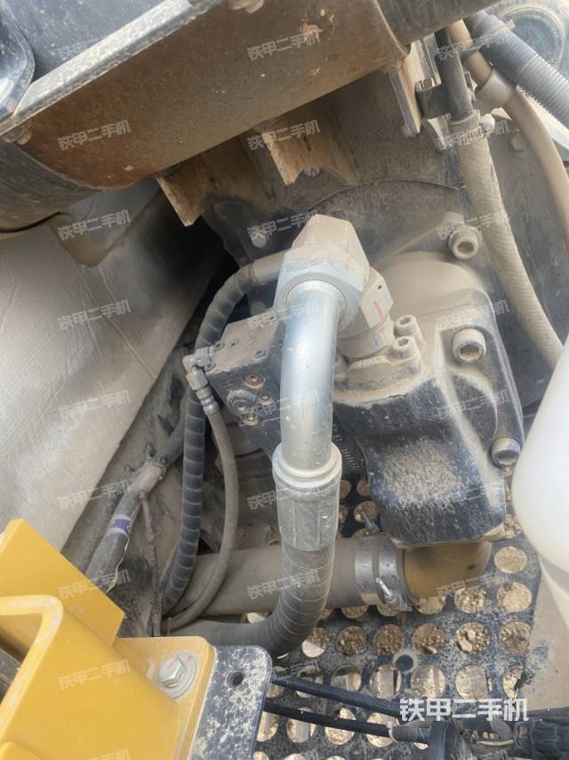 液壓泵艙室正面整體(整機外觀) 液壓泵艙室正面整體(整機外觀)