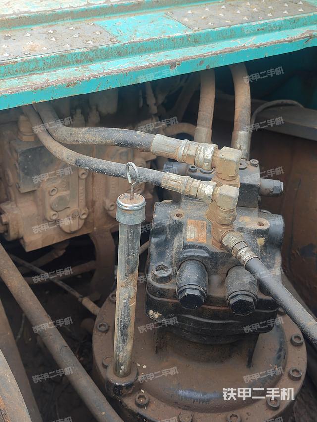 回转马达和主控阀（整机外观）