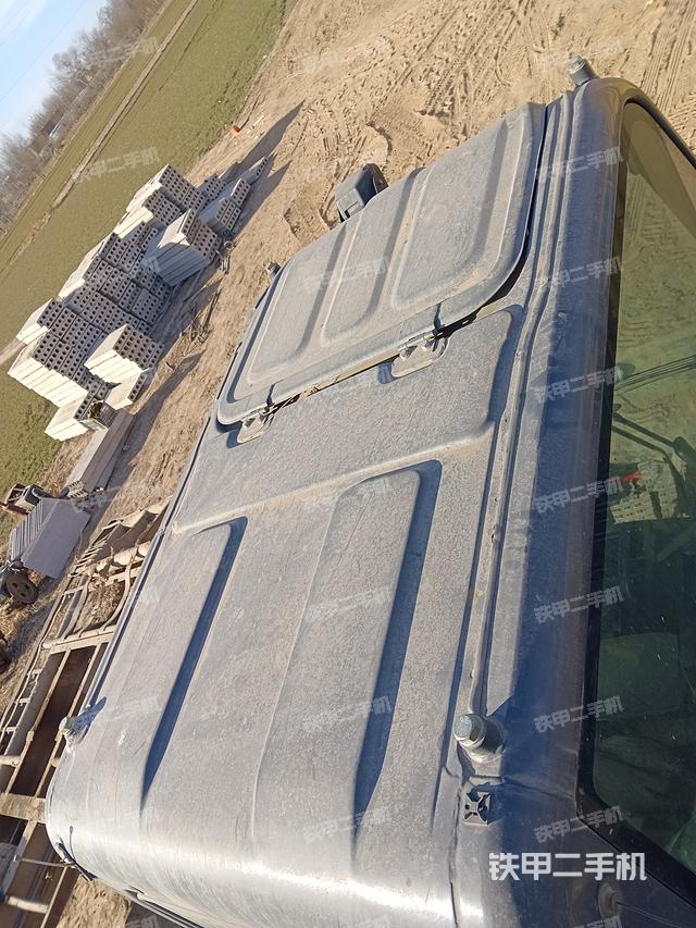 驾驶室顶部（整机外观）