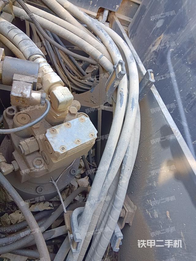 回转马达和主控阀（整机外观）