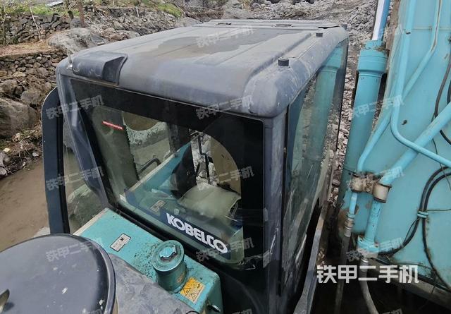 驾驶室顶部（整机外观）