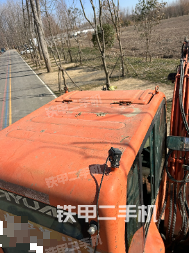 驾驶室顶部（整机外观）