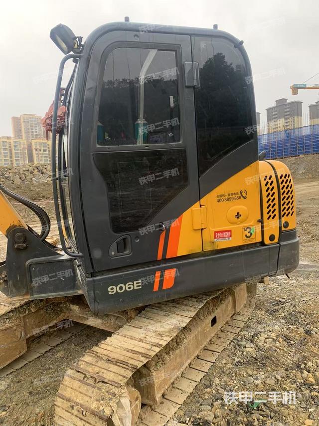 駕駛室整體(整機外觀) 駕駛室整體(整機外觀)