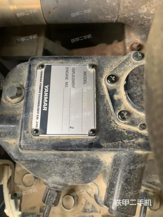 液壓泵艙室正面整體(整機外觀) 液壓泵艙室正面整體(整機外觀)