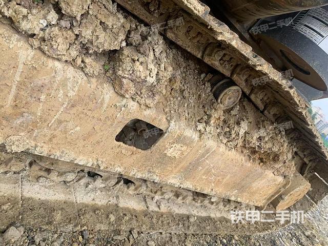 單側(cè)履帶整體(整機外觀) 單側(cè)履帶整體(整機外觀)