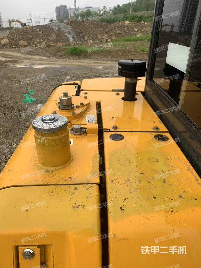 駕駛室頂部(整機外觀) 駕駛室頂部(整機外觀)