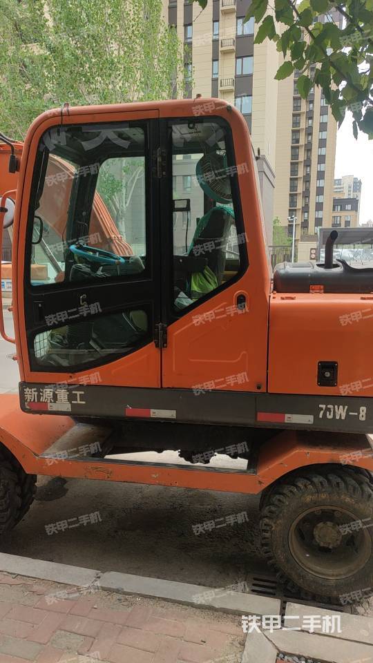 驾驶室顶部（整机外观）