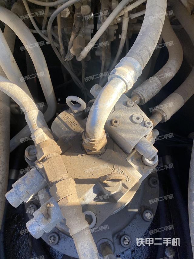 回转马达和主控阀（整机外观）