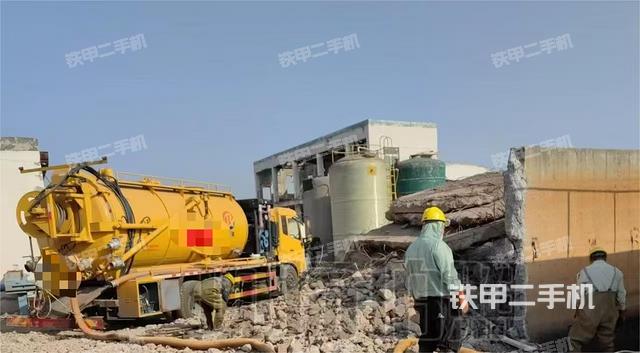 整機右后45°（設(shè)備外觀及核心部件）