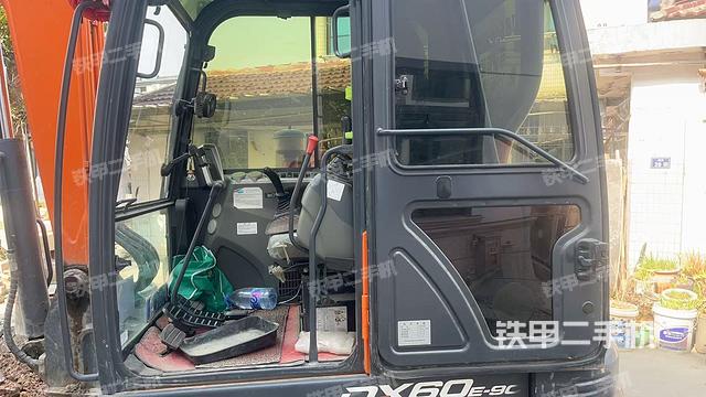 驾驶室整体（整机外观）