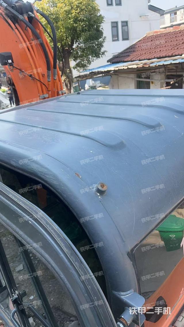 驾驶室顶部（整机外观）