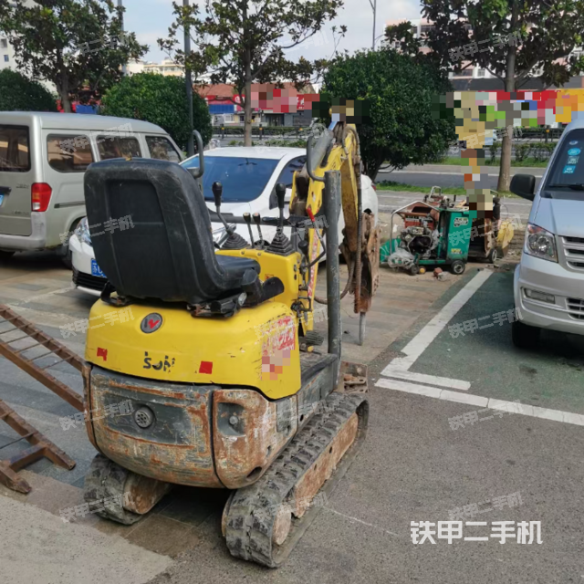 回转马达和主控阀（整机外观）