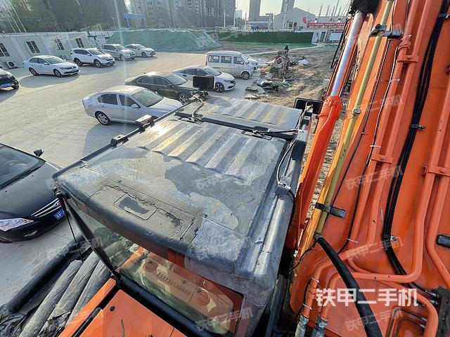 驾驶室顶部（整机外观）