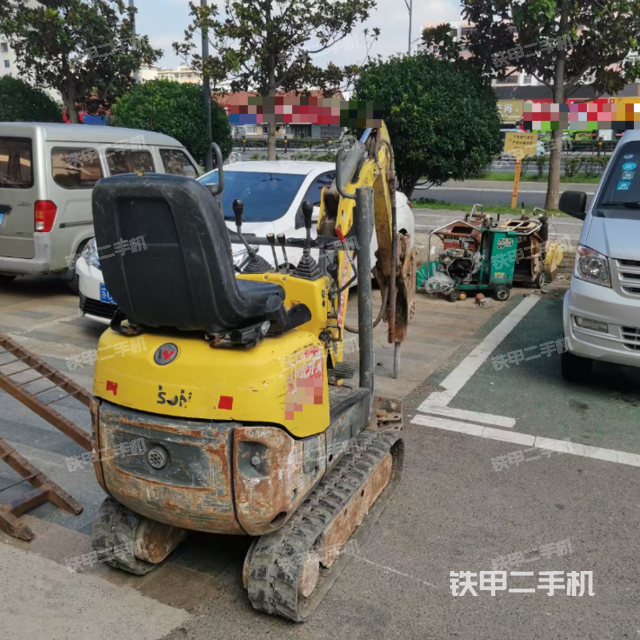 驾驶室顶部（整机外观）