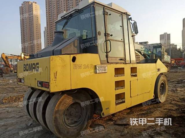 整机右后45°（设备外观及核心部件）