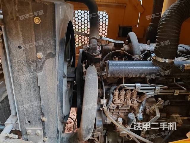 發(fā)動(dòng)機(jī)右側(cè)(整機(jī)外觀及大件) 發(fā)動(dòng)機(jī)右側(cè)(整機(jī)外觀及大件)