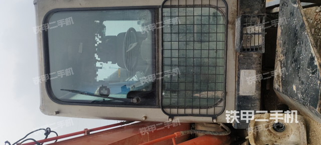 駕駛室整體(整機(jī)外觀) 駕駛室整體(整機(jī)外觀)