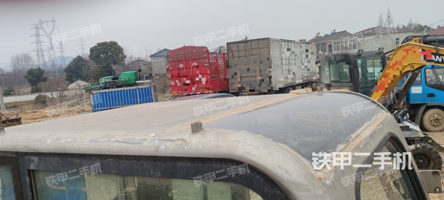 駕駛室頂部(整機(jī)外觀) 駕駛室頂部(整機(jī)外觀)