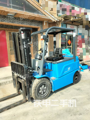 整機(jī)右后45°(設(shè)備外觀及核心部件) 整機(jī)右后45°(設(shè)備外觀及核心部件)