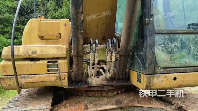液壓泵艙室正面整體(整機(jī)外觀) 液壓泵艙室正面整體(整機(jī)外觀)