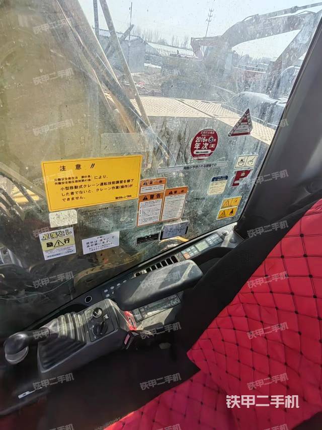 駕駛室整體(整機(jī)外觀) 駕駛室整體(整機(jī)外觀)