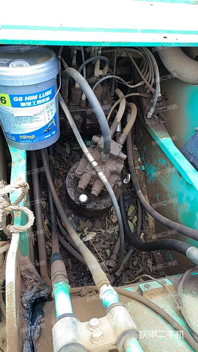 回轉(zhuǎn)馬達(dá)和主控閥（整機(jī)外觀）